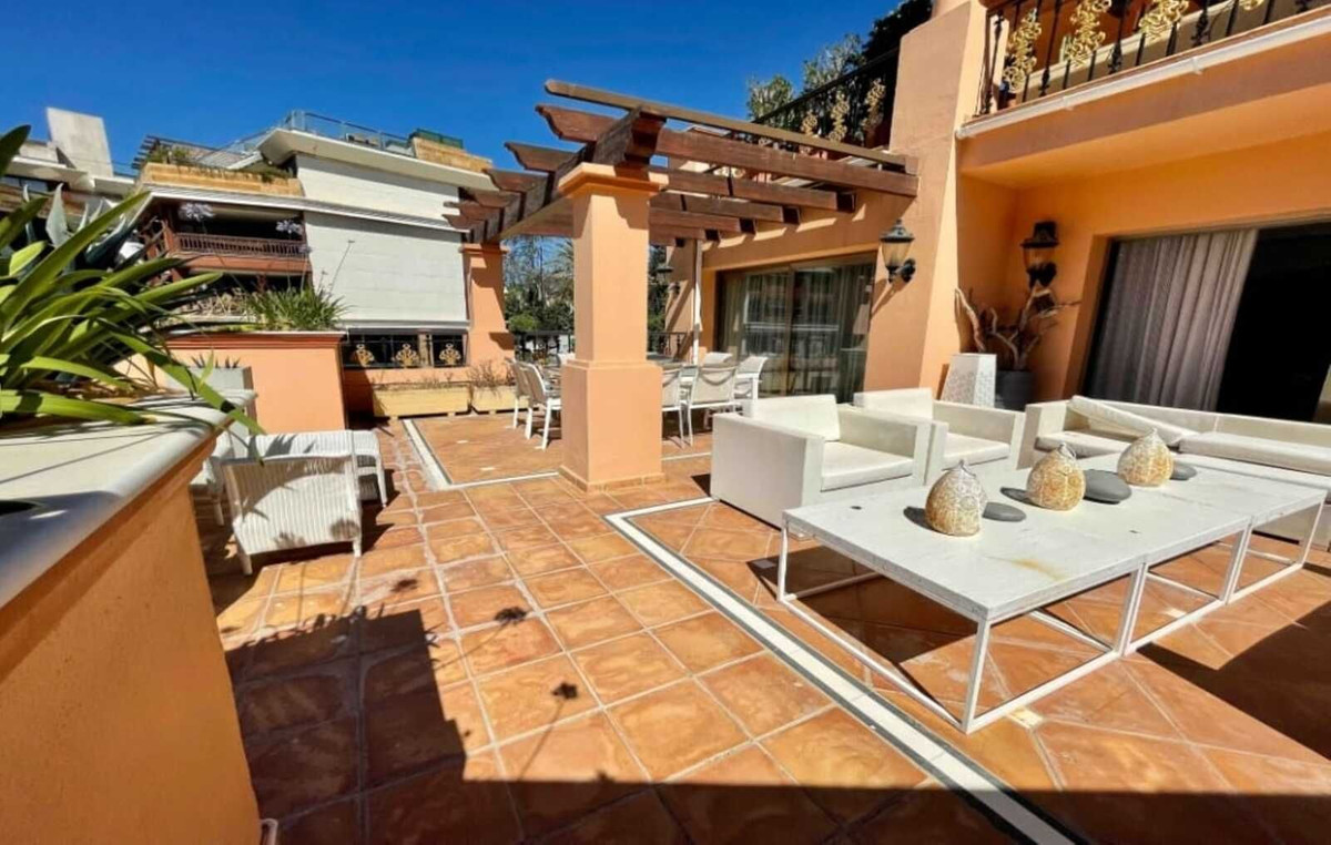 Tussenverdieping Appartement in Puerto Banús-1
