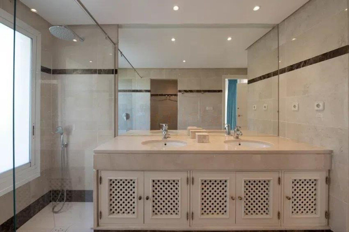 Penthouse Duplex in Puerto Banús-17