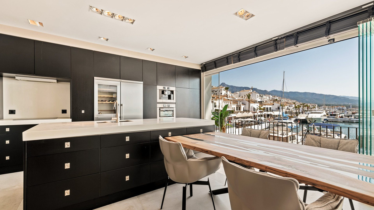 Appartement te koop in Puerto Banús | 2 slaapkamers H5006665