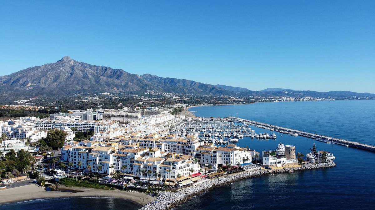 Tussenverdieping Appartement in Puerto Banús-1