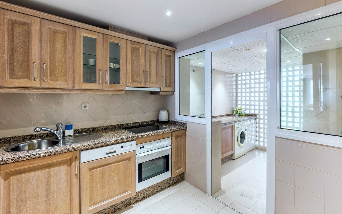 Penthouse for sale in Puerto Banús | 3 bedrooms H5034295