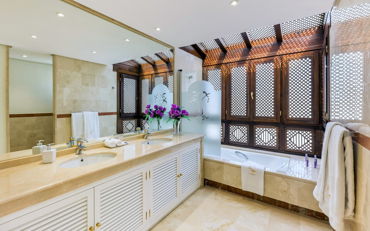 Penthouse for sale in Puerto Banús | 3 bedrooms H5034295