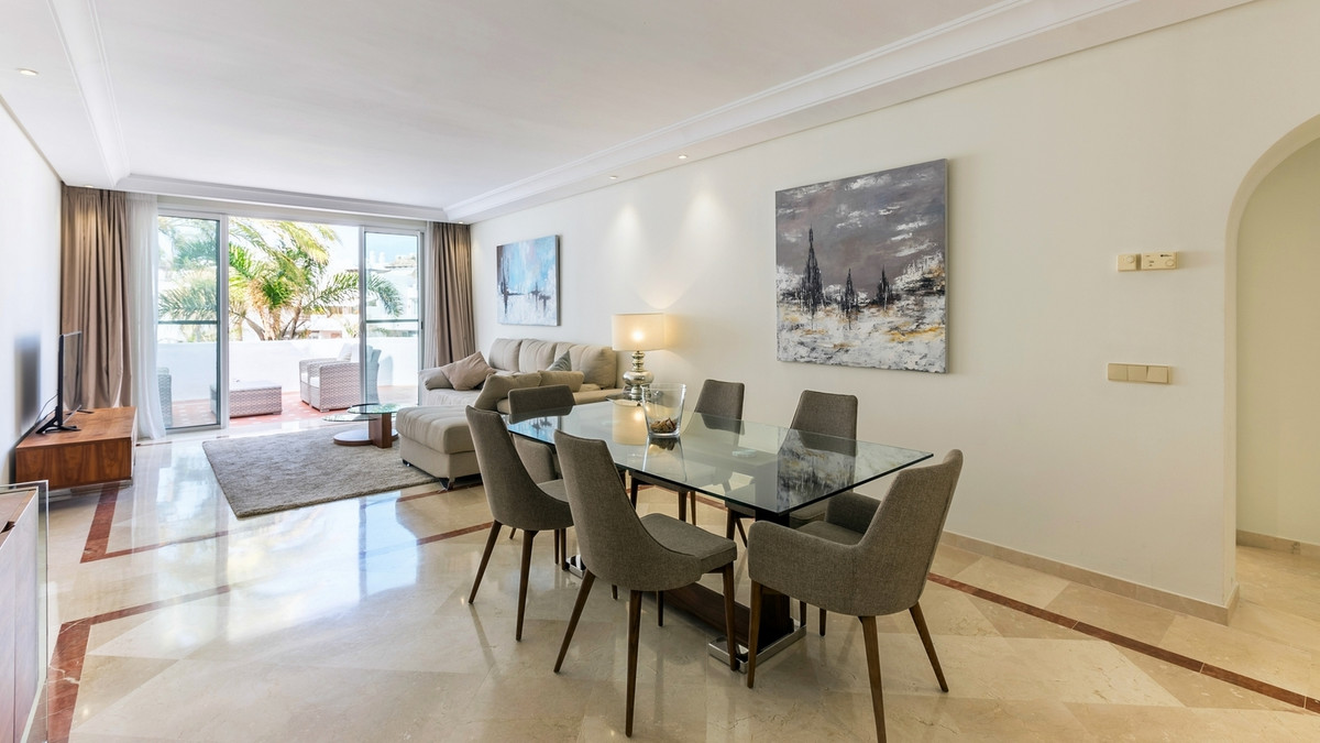 Penthouse for sale in Puerto Banús | 3 bedrooms H5034295