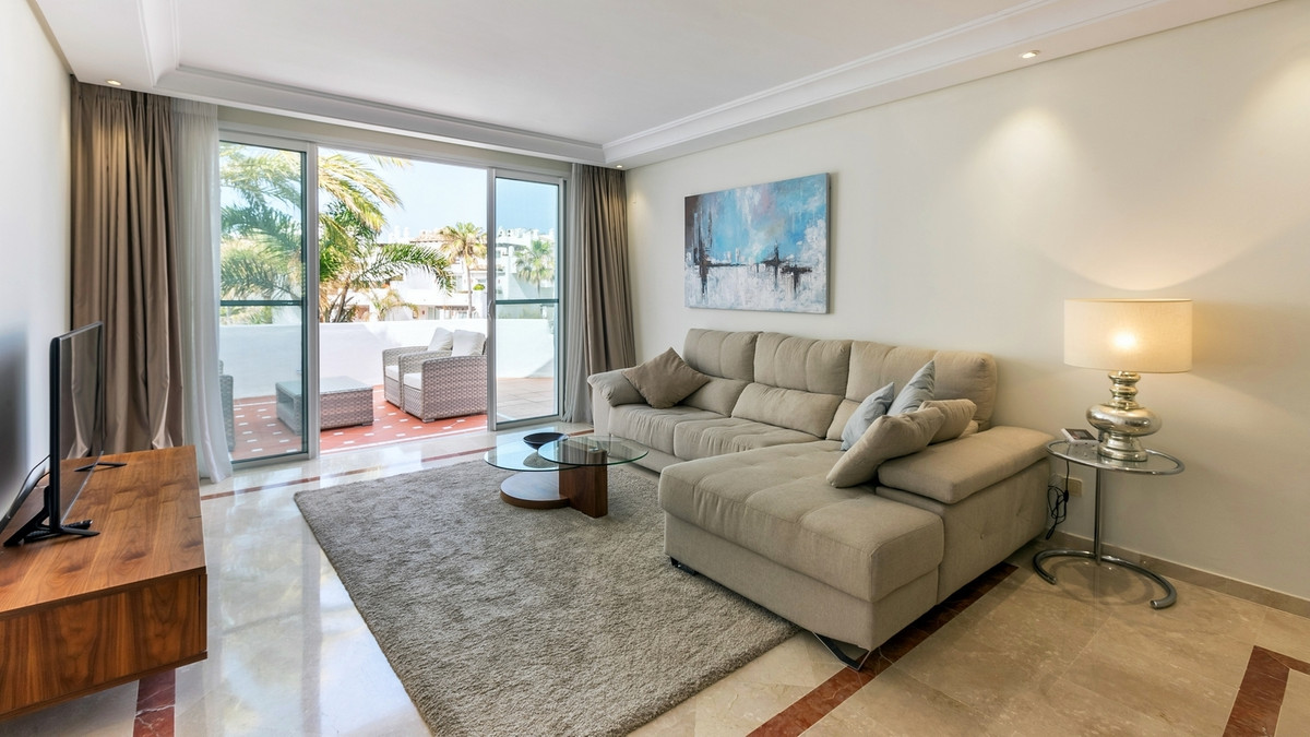 Penthouse for sale in Puerto Banús | 3 bedrooms H5034295