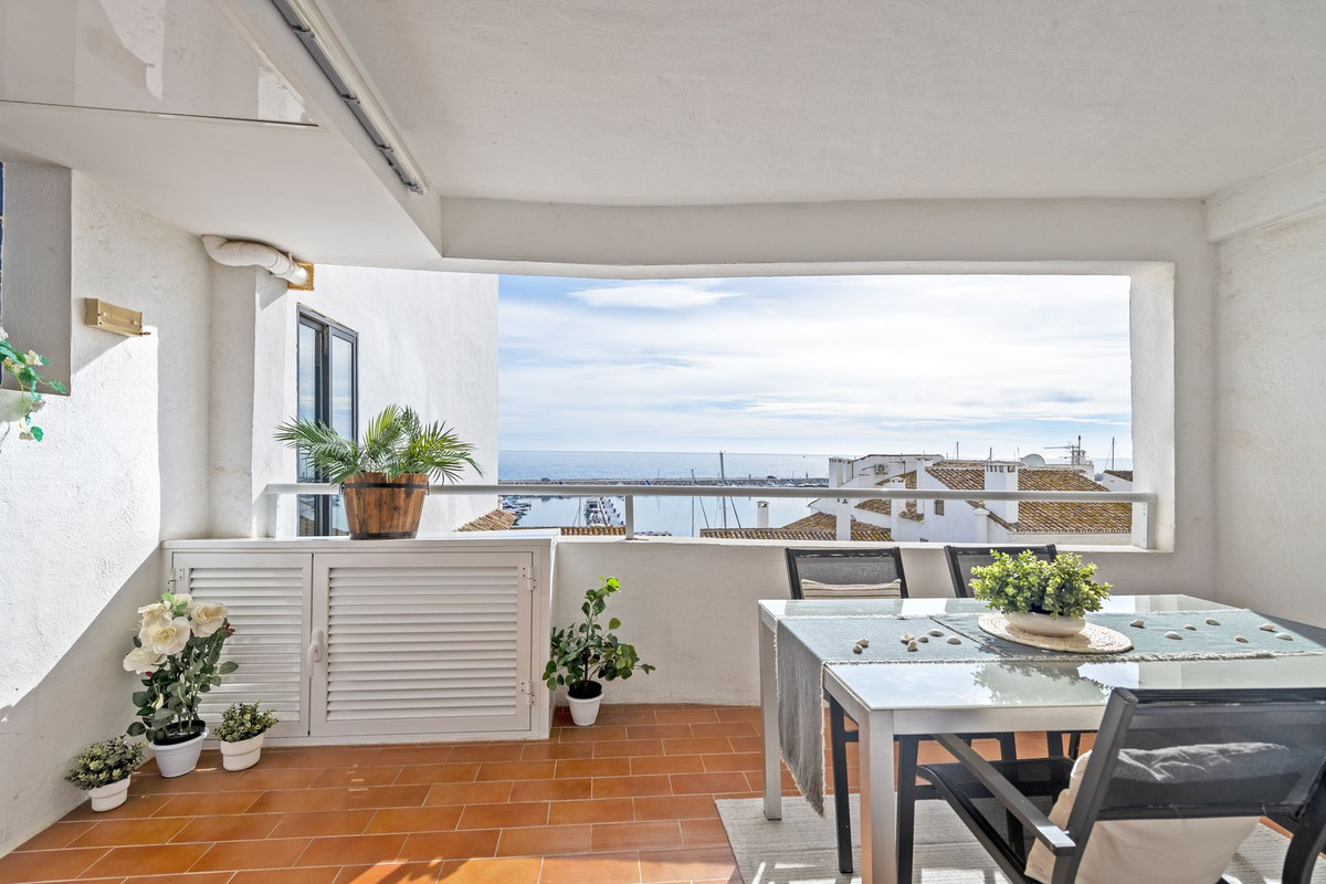 Tussenverdieping Appartement in Puerto Banús-1