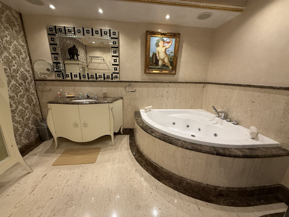 Appartement te koop in Puerto Banús | 4 slaapkamers H5054938