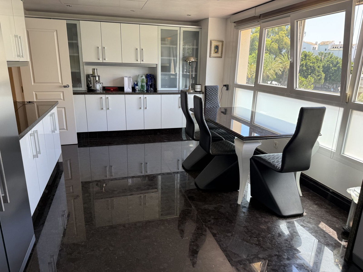 Appartement te koop in Puerto Banús | 4 slaapkamers H5054938