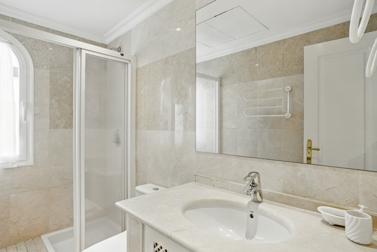 Appartement te koop in Puerto Banús | 2 slaapkamers H5056027