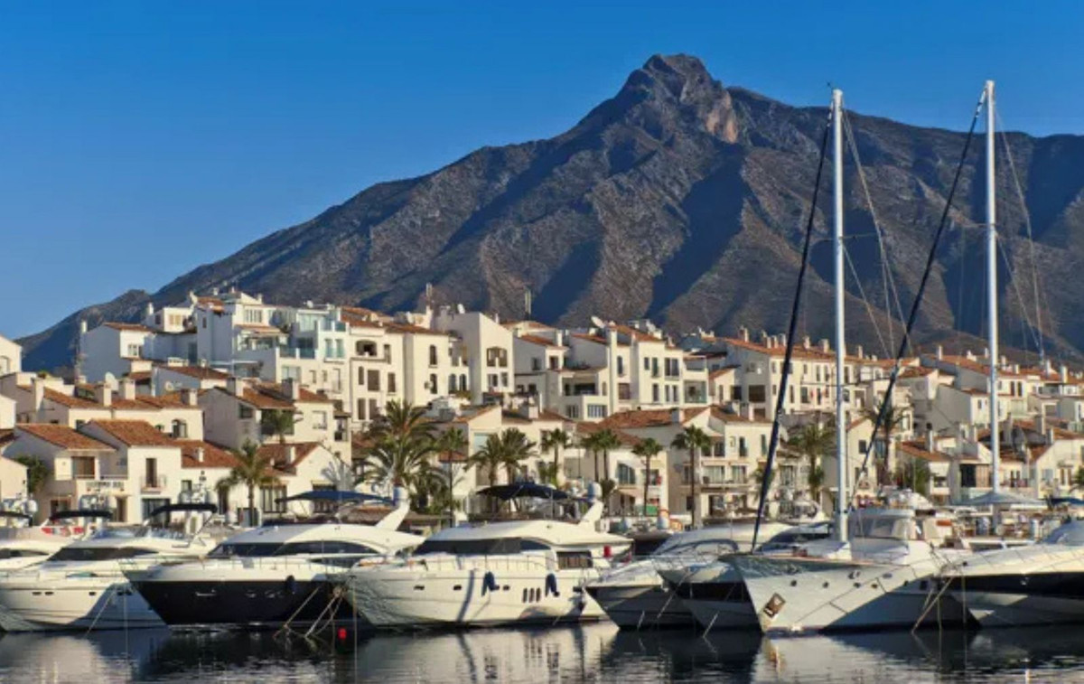 Apartment for sale in Puerto Banús | 2 bedrooms H5126092
