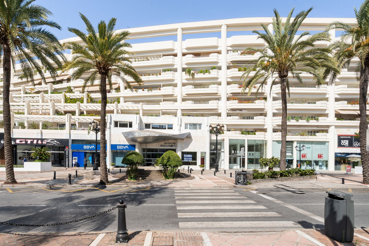 Apartment for sale in Puerto Banús | 4 bedrooms H5126548