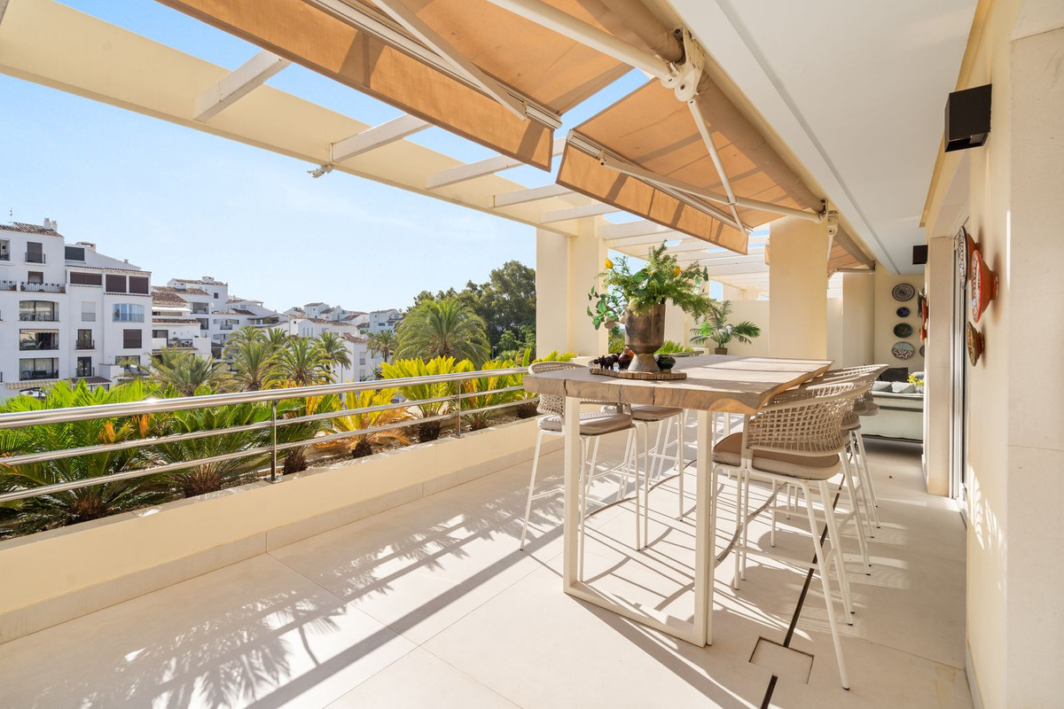 Apartment for sale in Puerto Banús | 4 bedrooms H5126548