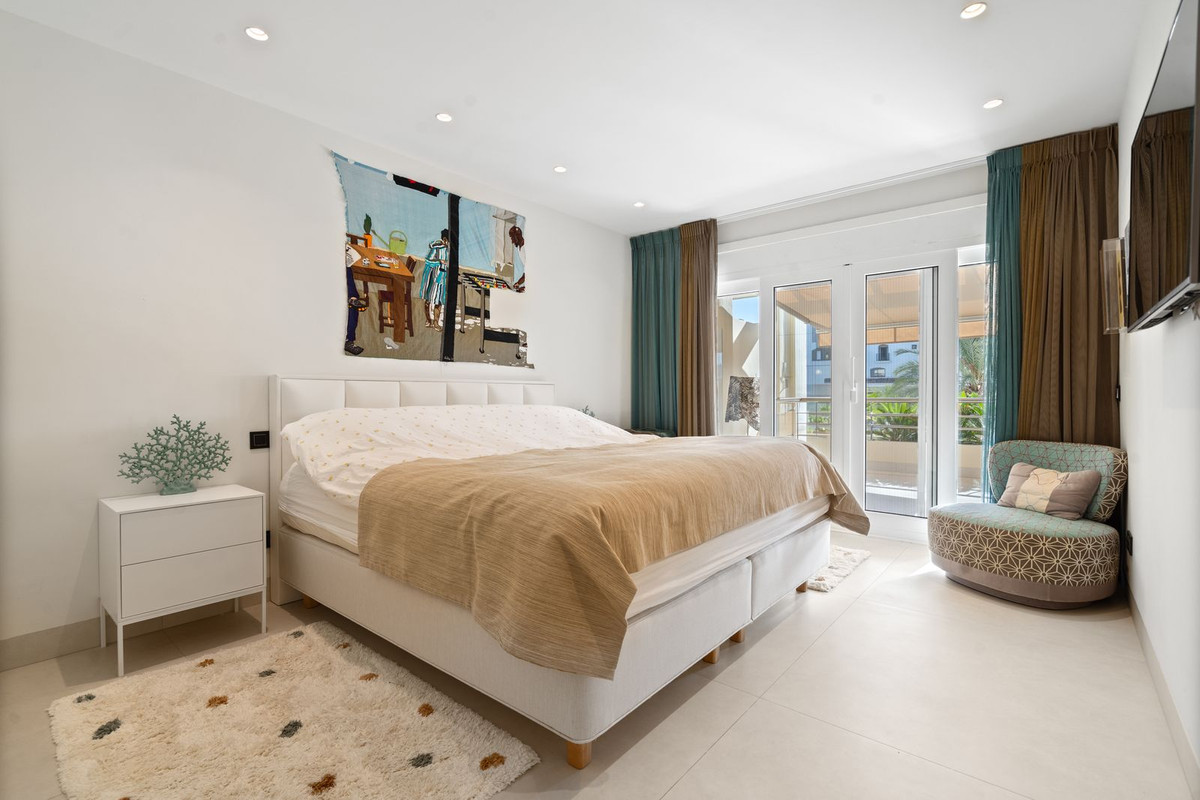 Apartment for sale in Puerto Banús | 4 bedrooms H5126548
