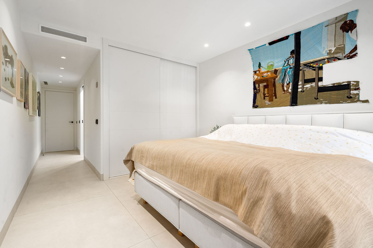 Apartment for sale in Puerto Banús | 4 bedrooms H5126548