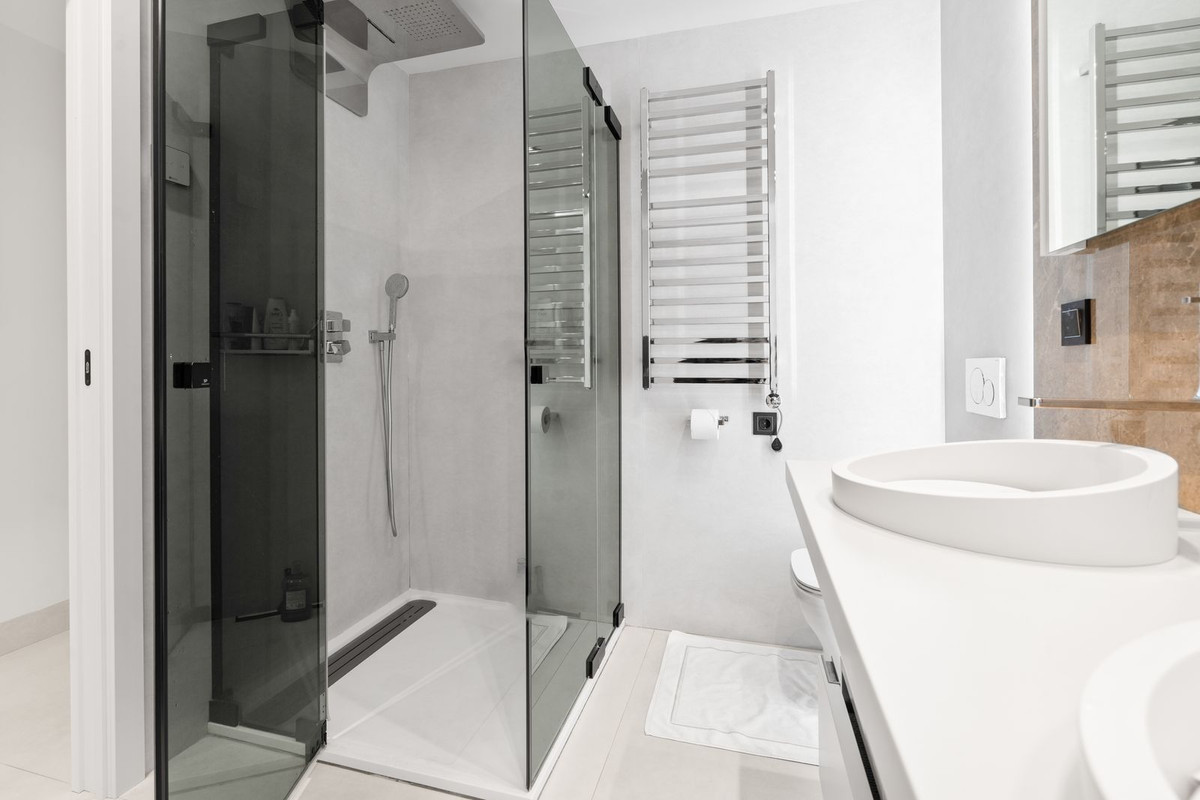 Apartment for sale in Puerto Banús | 4 bedrooms H5126548