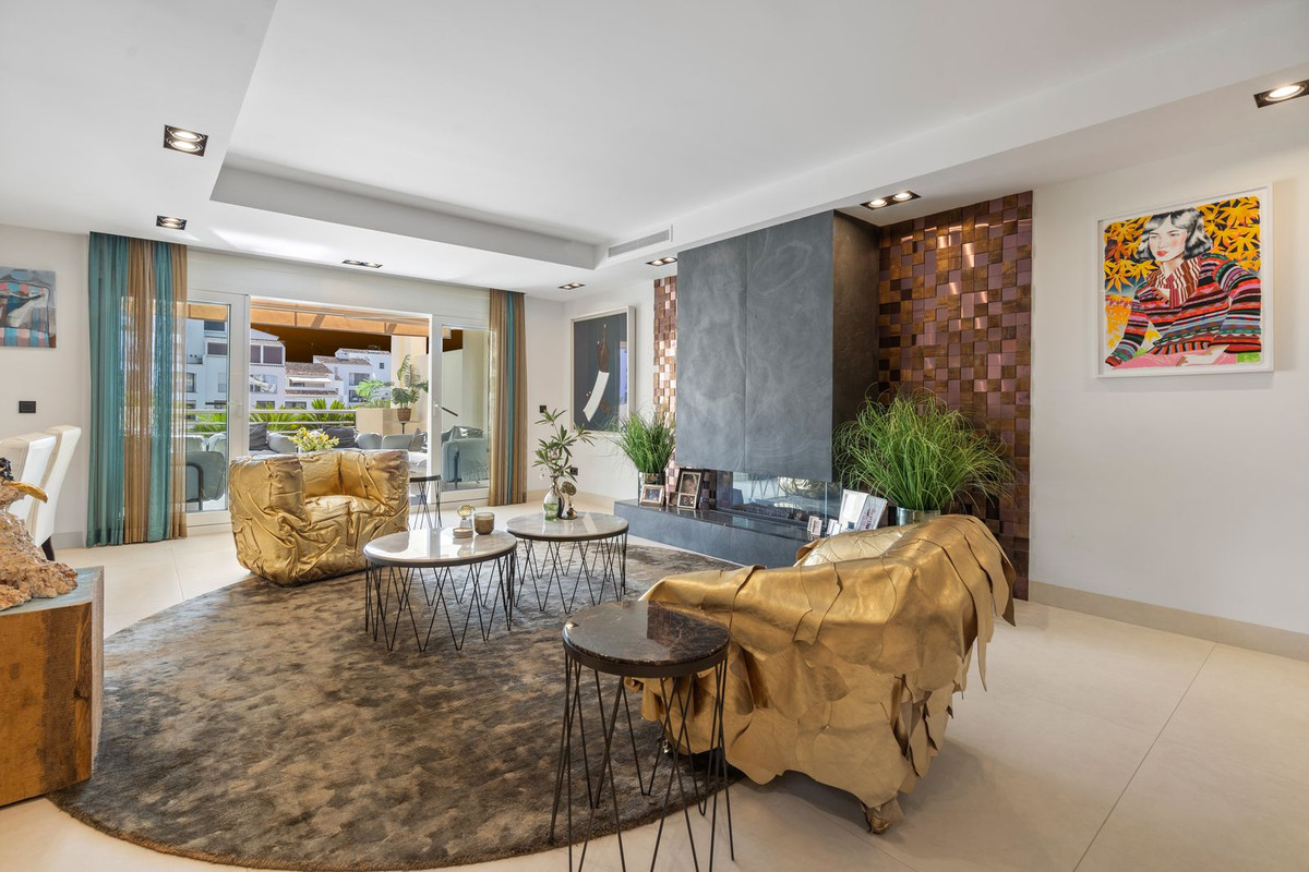 Apartment for sale in Puerto Banús | 4 bedrooms H5126548