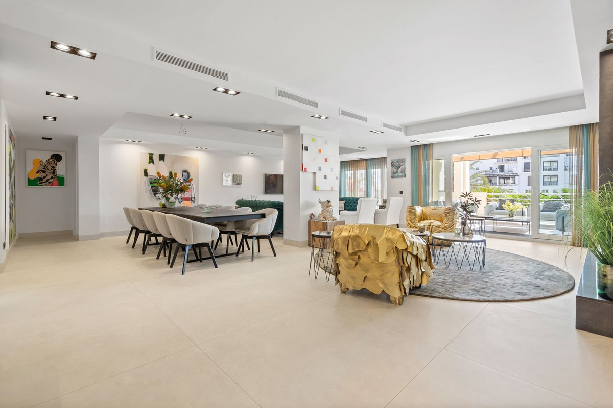 Apartment for sale in Puerto Banús | 4 bedrooms H5126548