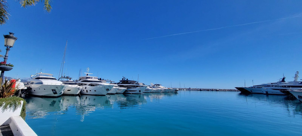 Appartement te koop in Puerto Banús | 2 slaapkamers H5308555