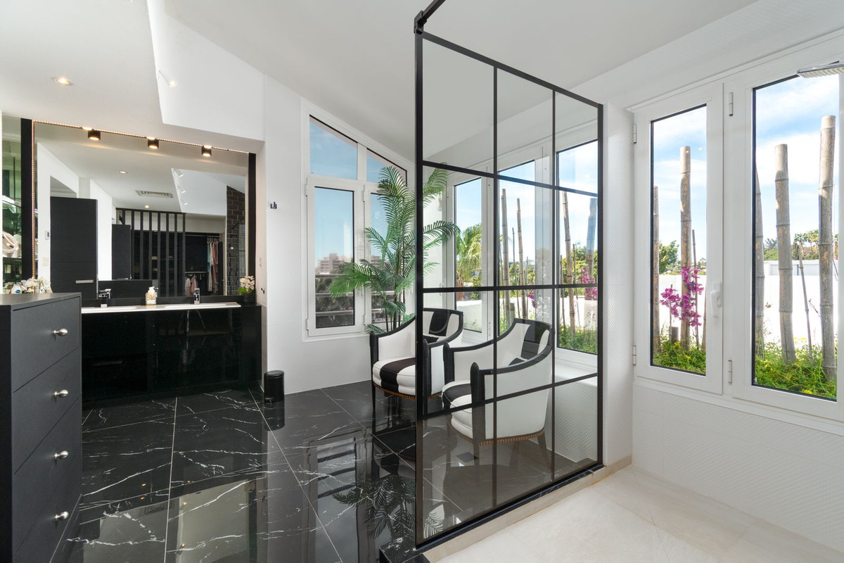 Appartement te koop in Puerto Banús | 4 slaapkamers H5350234