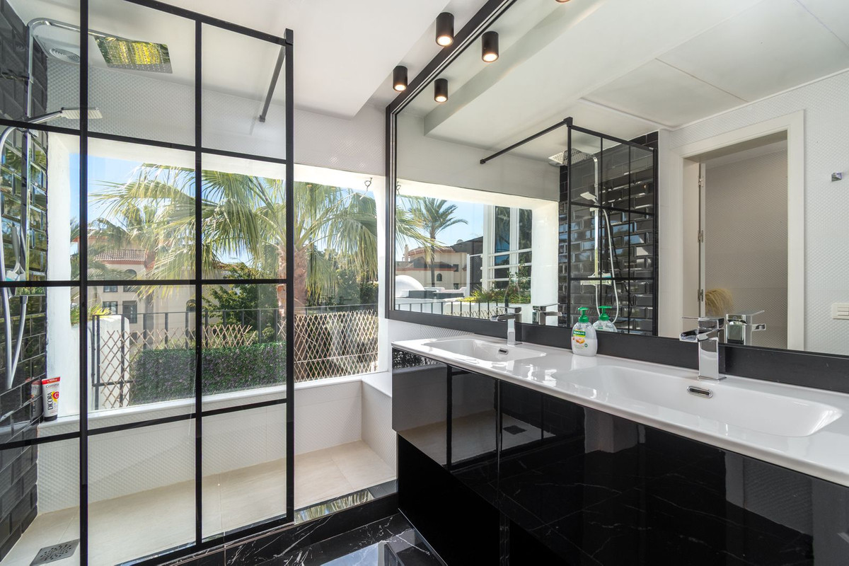 Appartement te koop in Puerto Banús | 4 slaapkamers H5350234