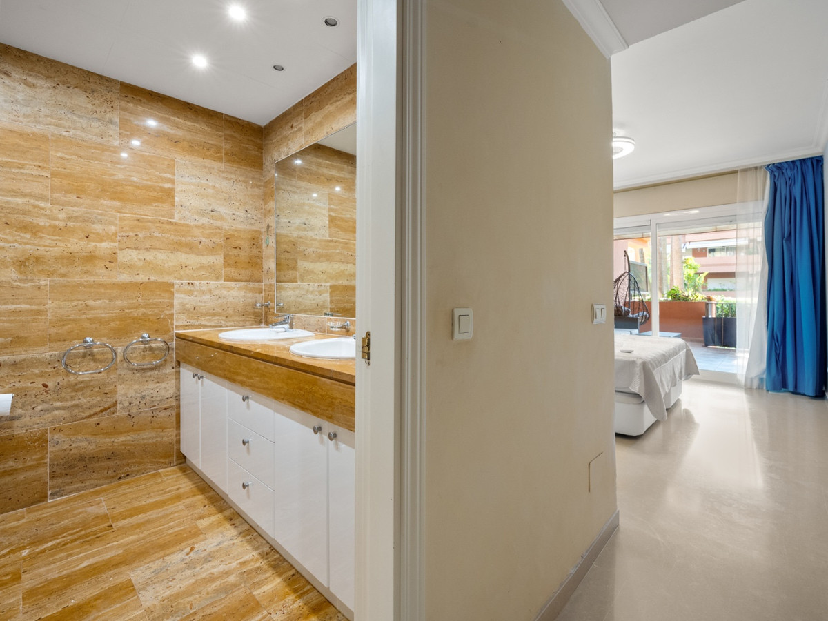 Appartement te koop in Puerto Banús | 2 slaapkamers H5354641