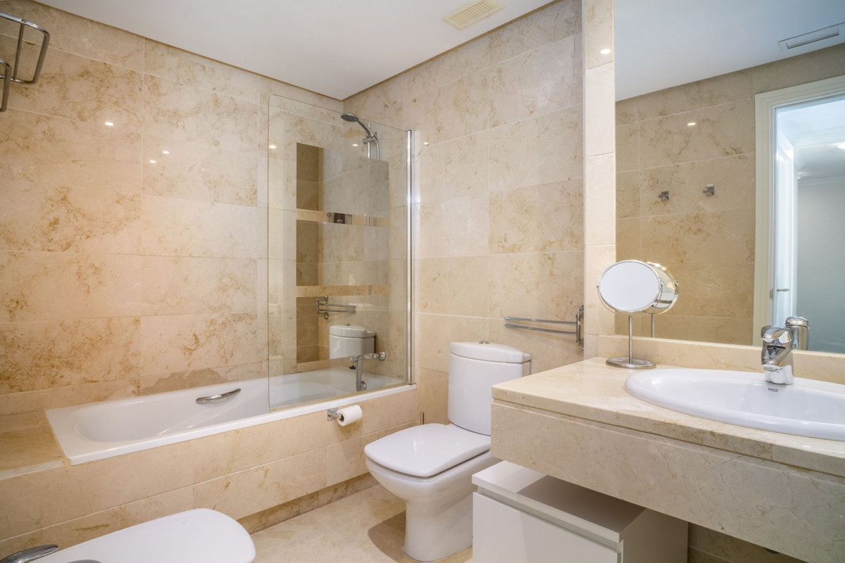 Appartement te koop in Puerto Banús | 2 slaapkamers H5364052