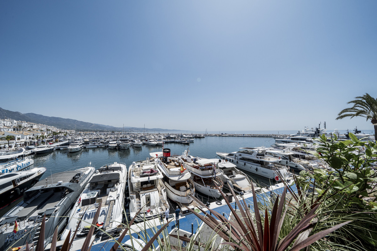 Duplex te koop in Puerto Banús | 3 slaapkamers H5395744