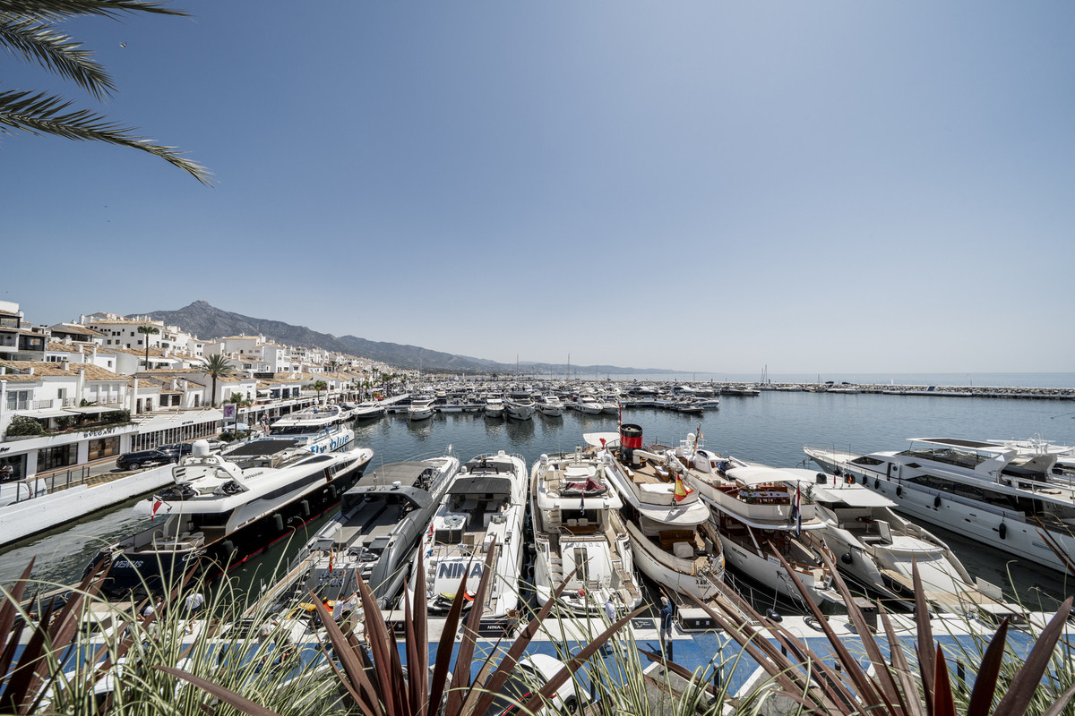 Duplex te koop in Puerto Banús | 3 slaapkamers H5395744