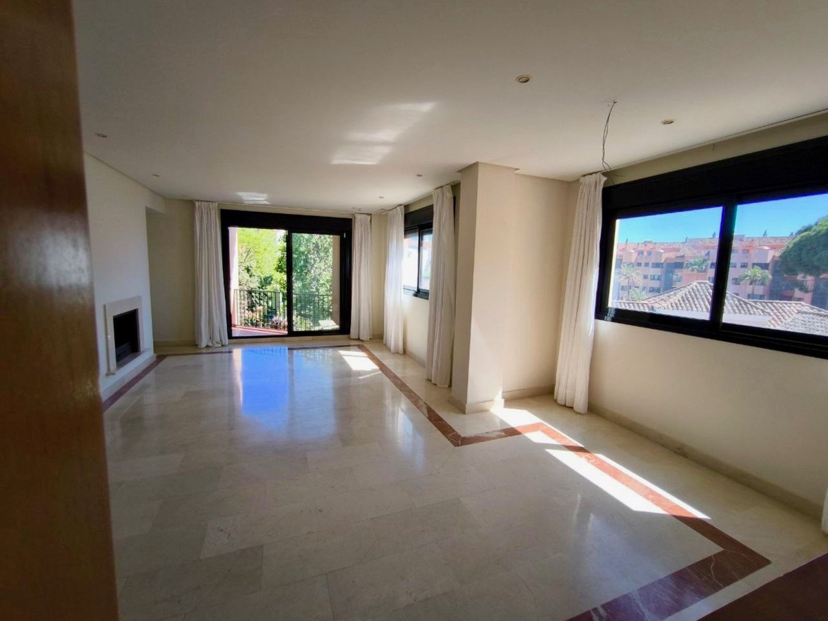 Penthouse te koop in Puerto Banús | 2 slaapkamers H5400007
