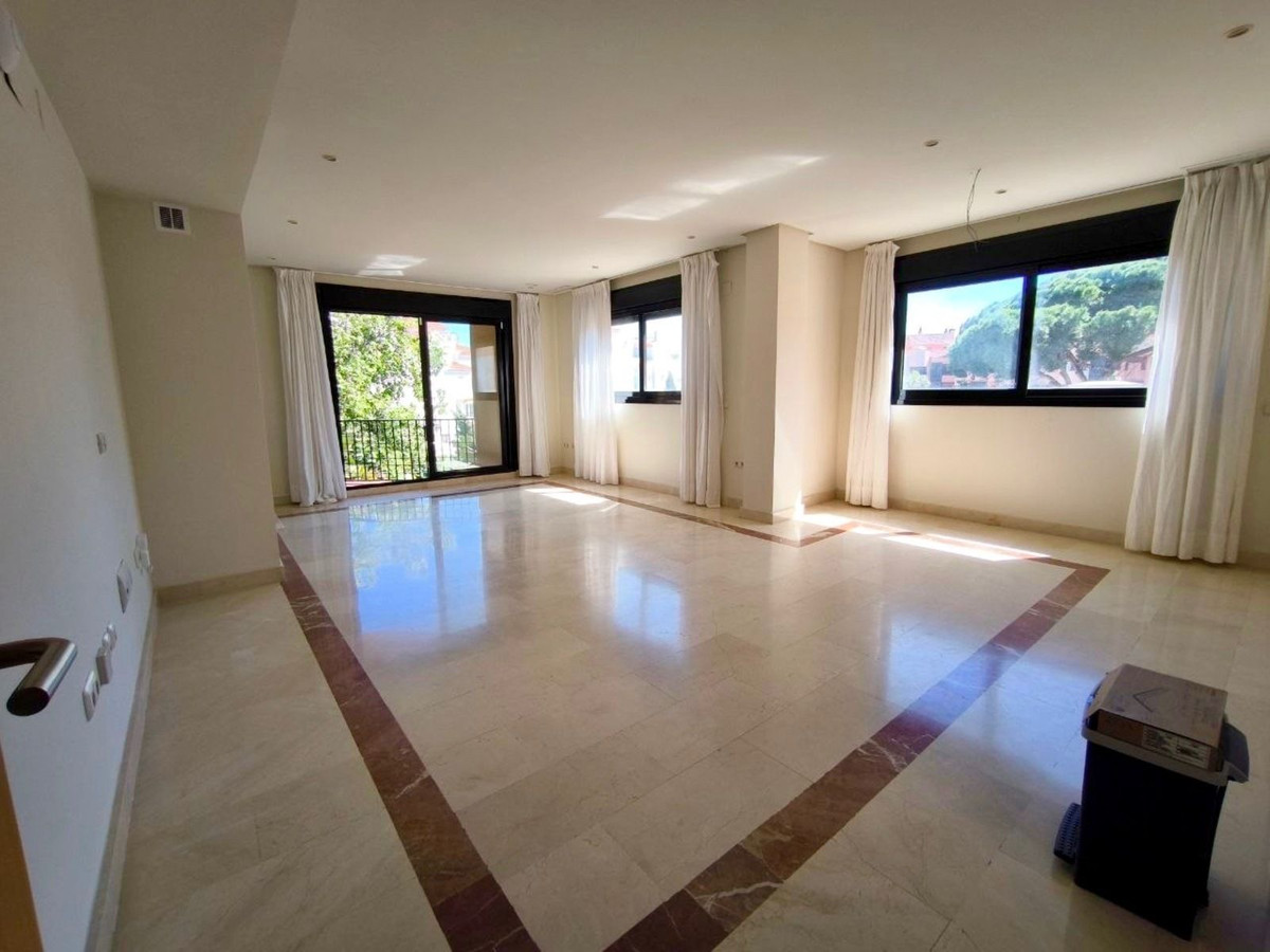 Penthouse te koop in Puerto Banús | 2 slaapkamers H5400007