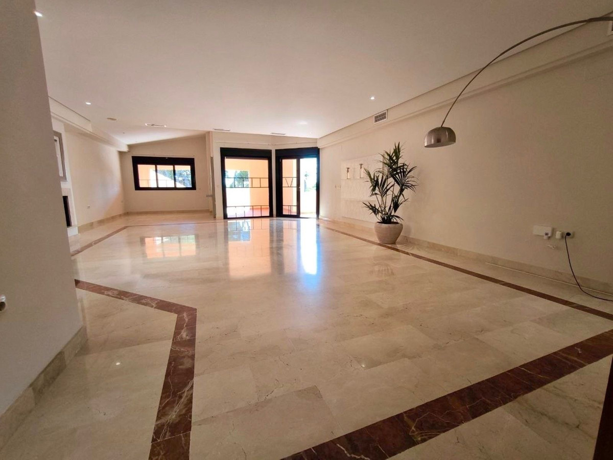Penthouse te koop in Puerto Banús | 2 slaapkamers H5400007