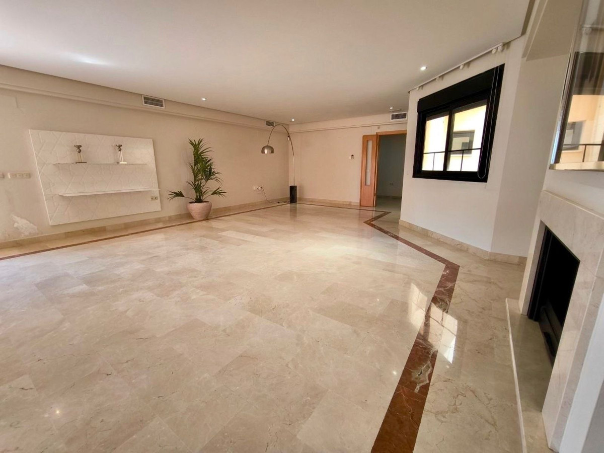 Penthouse te koop in Puerto Banús | 2 slaapkamers H5400007