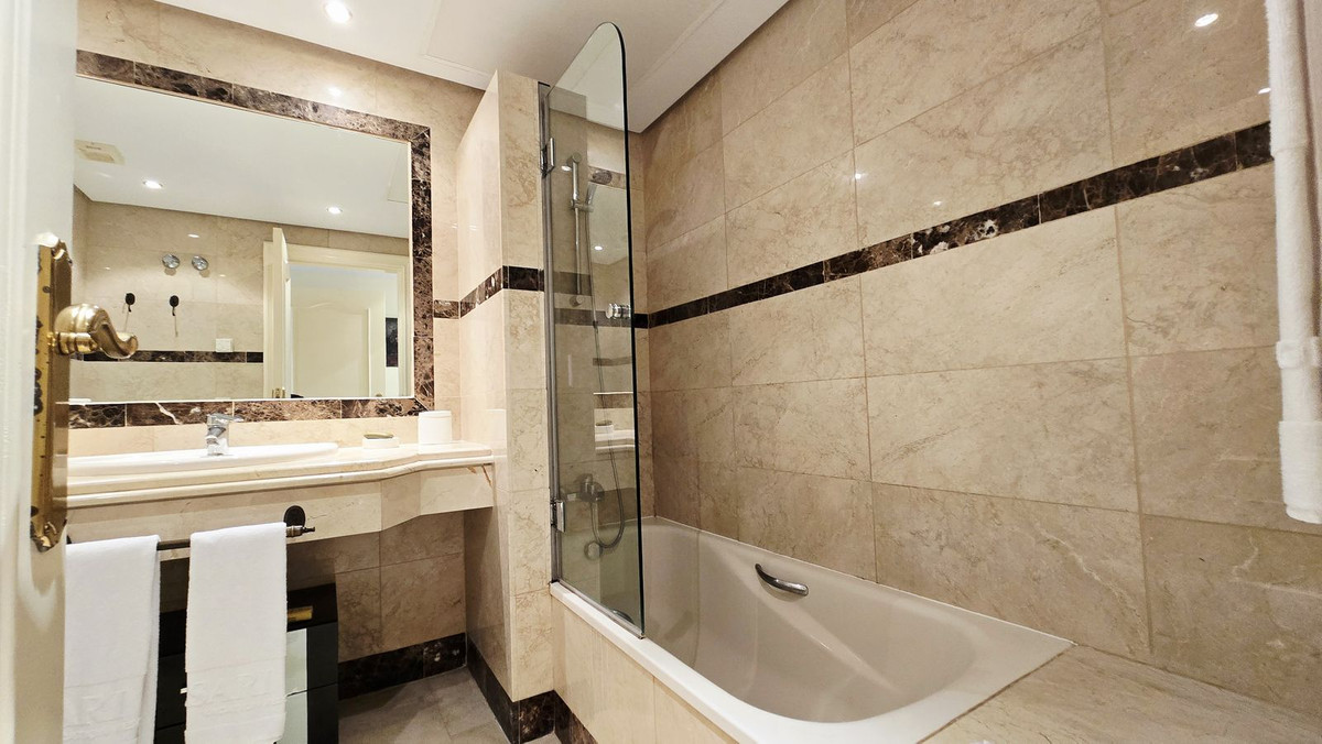 Appartement te koop in Puerto Banús | 2 slaapkamers H5407084