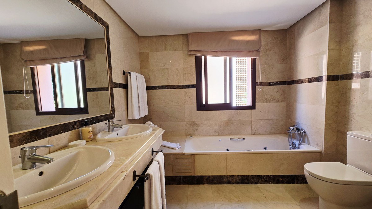 Appartement te koop in Puerto Banús | 2 slaapkamers H5407084