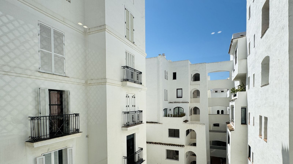 Appartement te koop in Puerto Banús | 2 slaapkamers H5407795