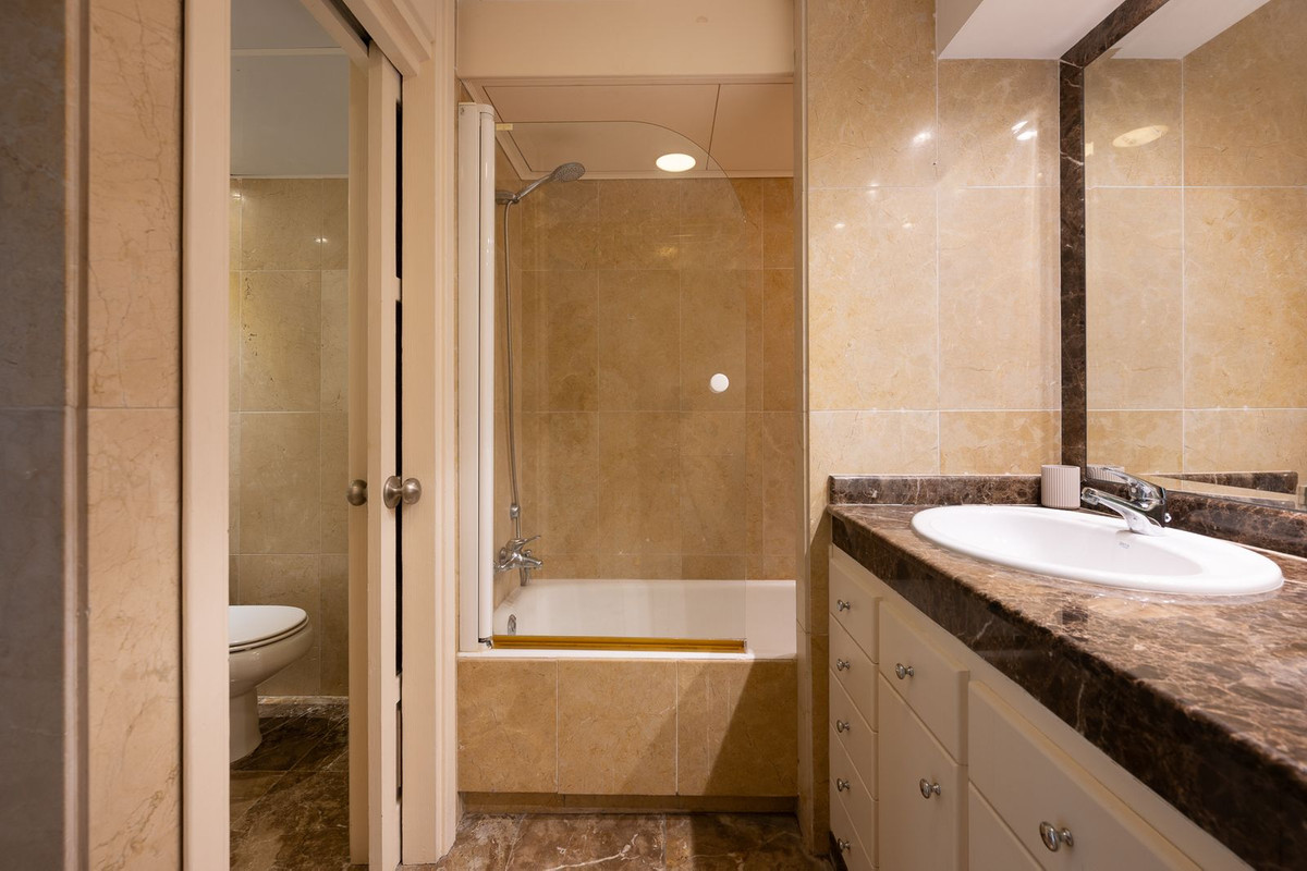 Appartement te koop in Puerto Banús | 2 slaapkamers H5427154