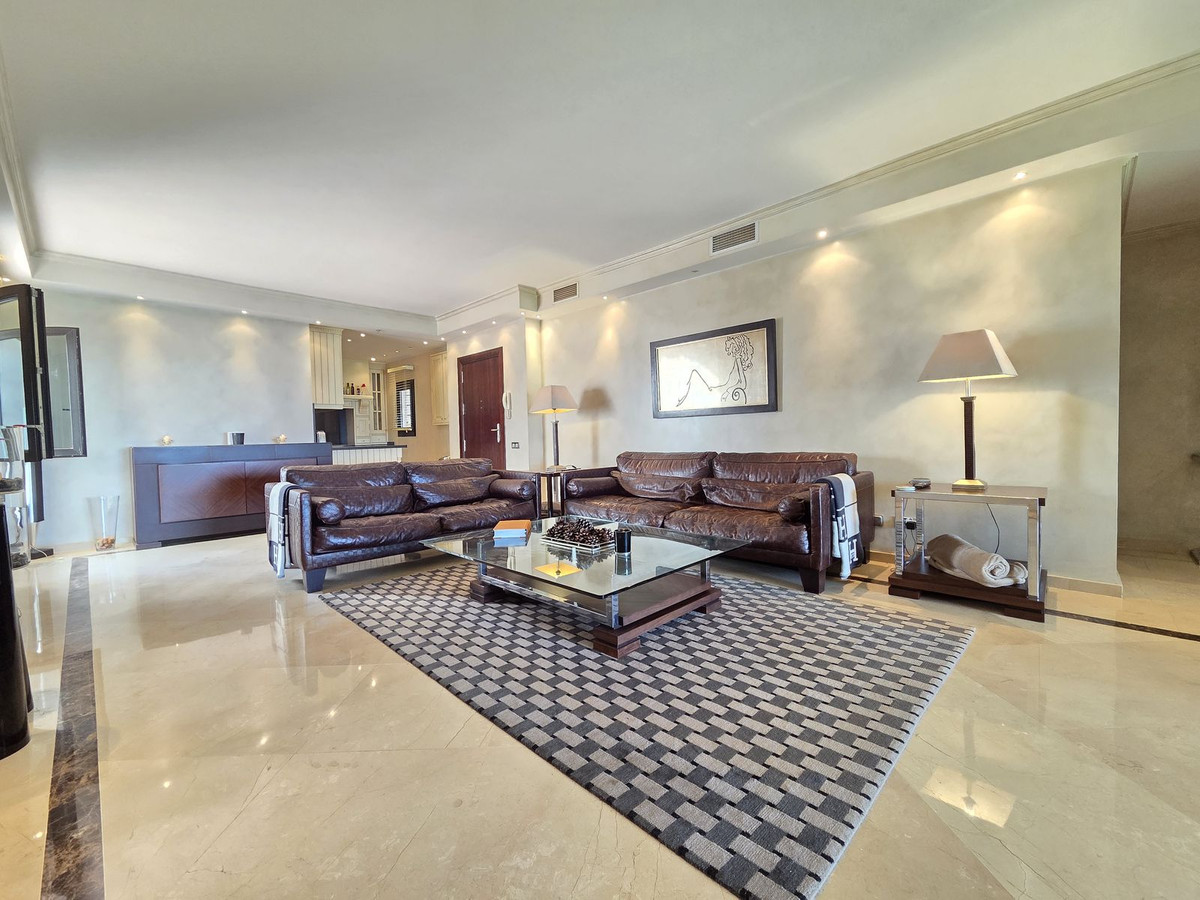 Appartement te koop in Puerto Banús | 2 slaapkamers H5450155