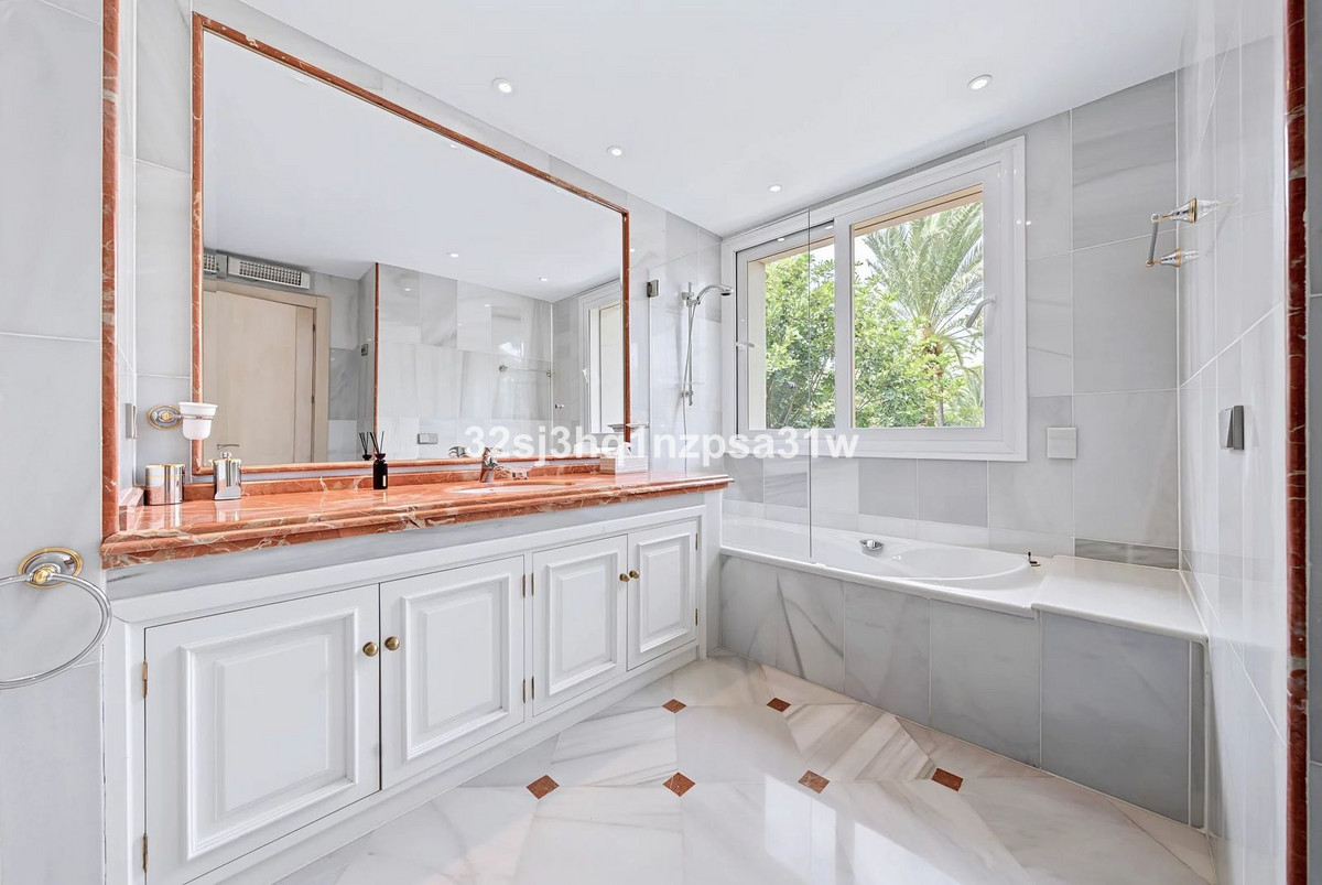 Huis te koop in Puerto Banús | 6 slaapkamers H5460934
