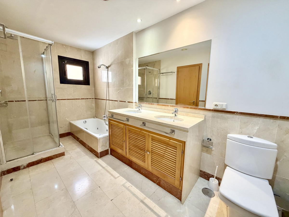 Appartement te koop in Puerto Banús | 2 slaapkamers H5461543