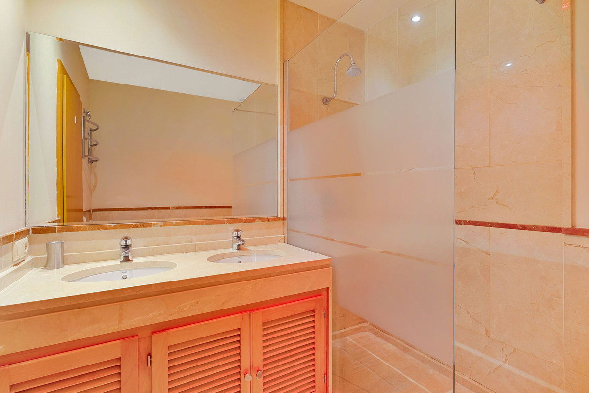 Appartement te koop in Puerto Banús | 2 slaapkamers H5475976