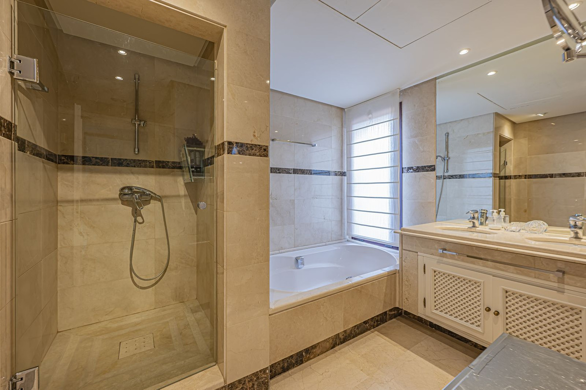 Penthouse te koop in Puerto Banús | 3 slaapkamers H5480587