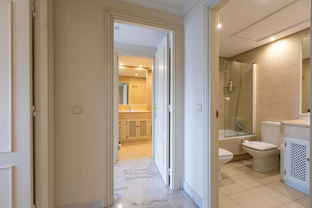 Appartement te koop in Puerto Banús | 2 slaapkamers H5517457