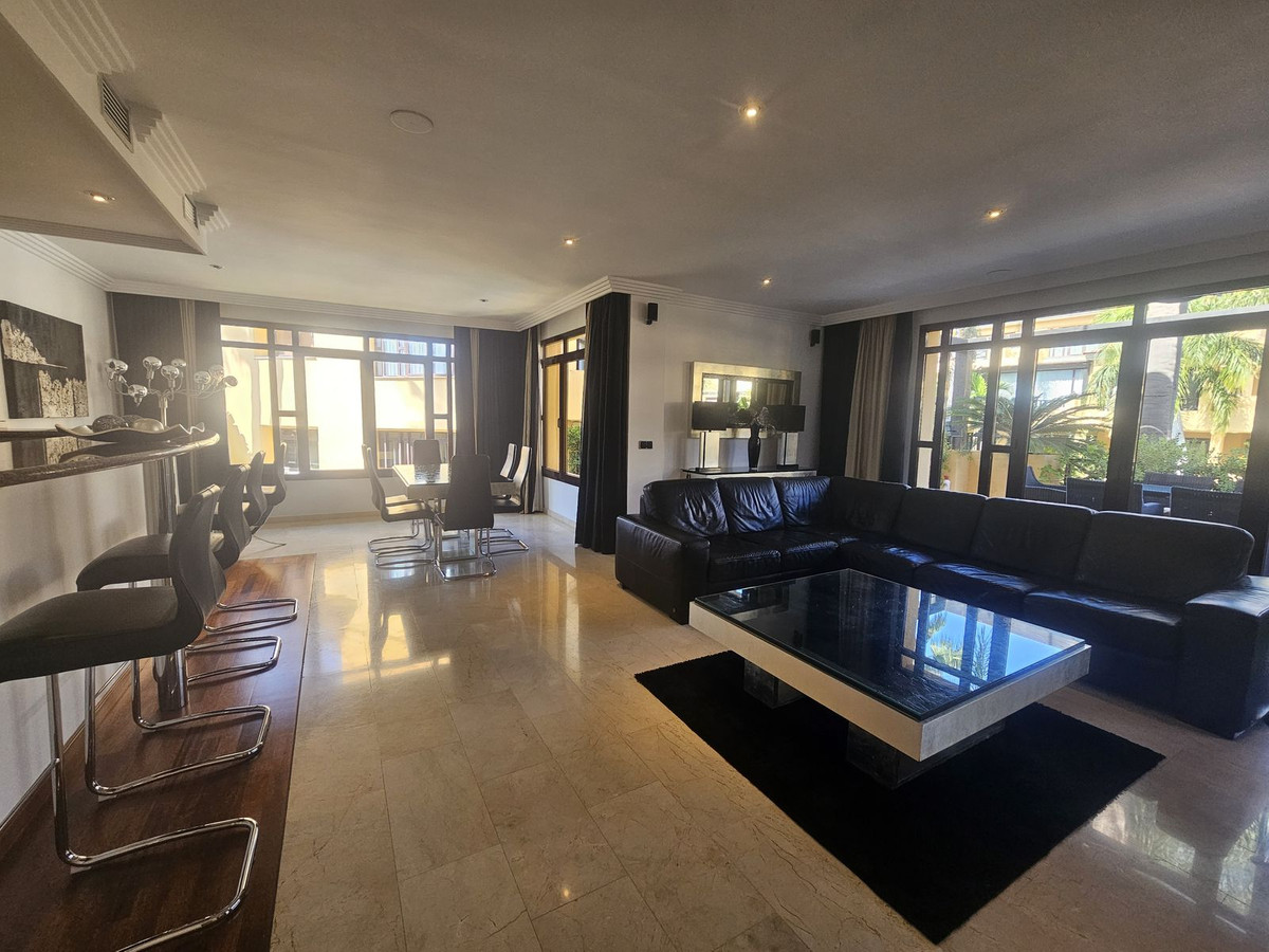 Appartement te koop in Puerto Banús | 2 slaapkamers H5523568