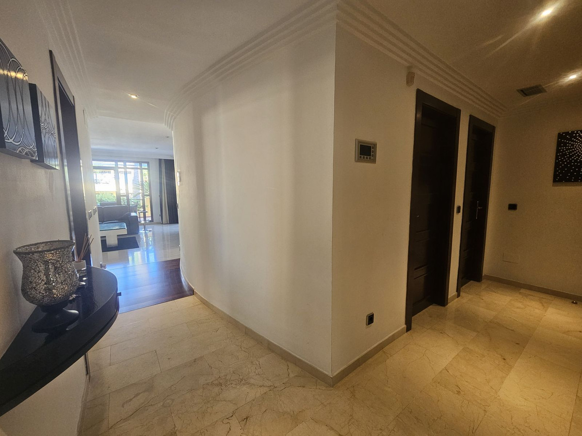 Appartement te koop in Puerto Banús | 2 slaapkamers H5523568