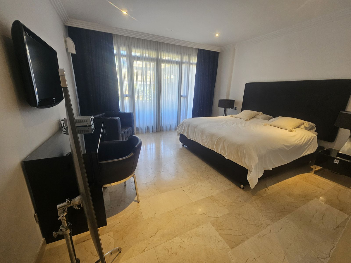 Appartement te koop in Puerto Banús | 2 slaapkamers H5523568