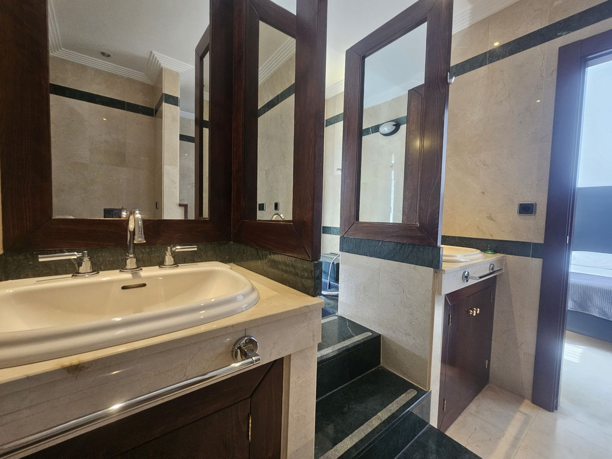 Appartement te koop in Puerto Banús | 2 slaapkamers H5523568
