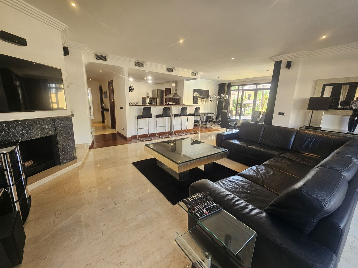 Appartement te koop in Puerto Banús | 2 slaapkamers H5523568