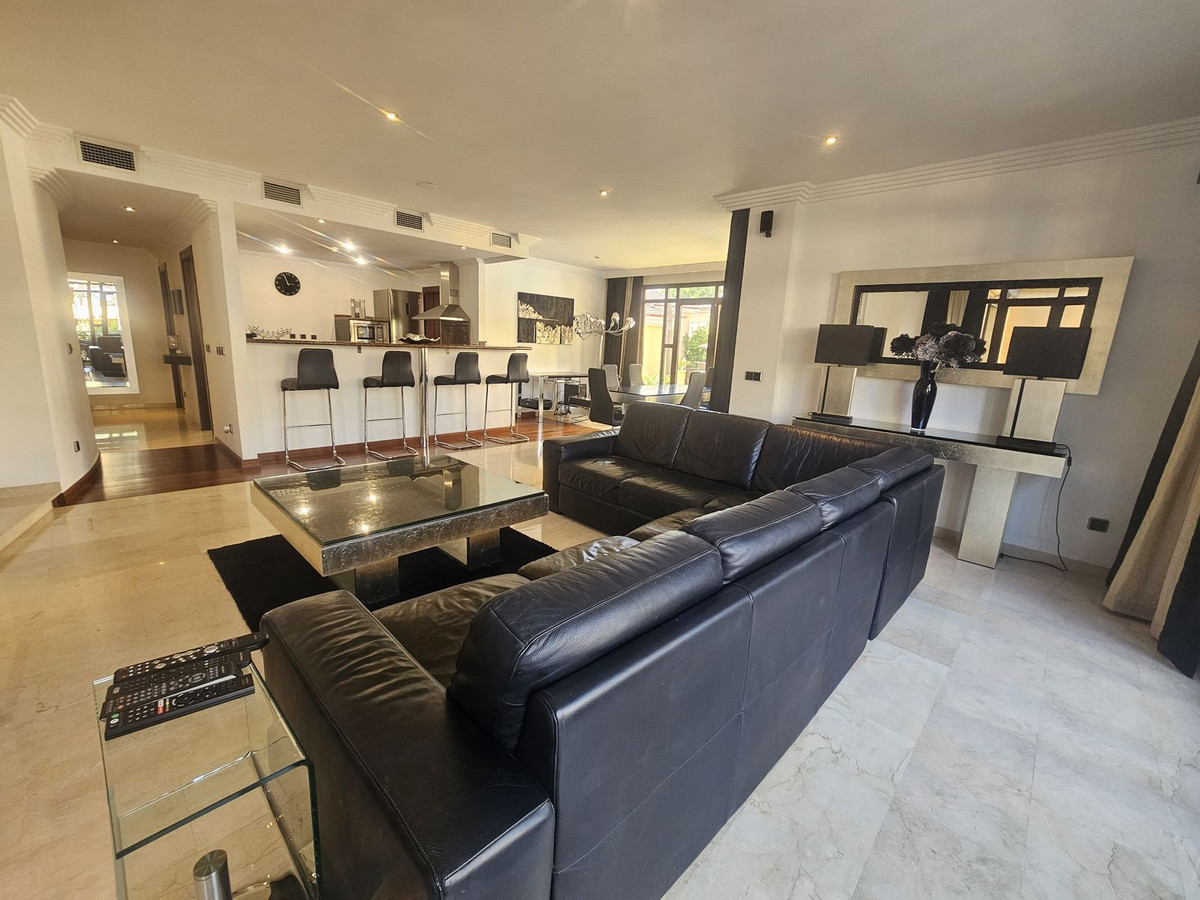 Appartement te koop in Puerto Banús | 2 slaapkamers H5523568