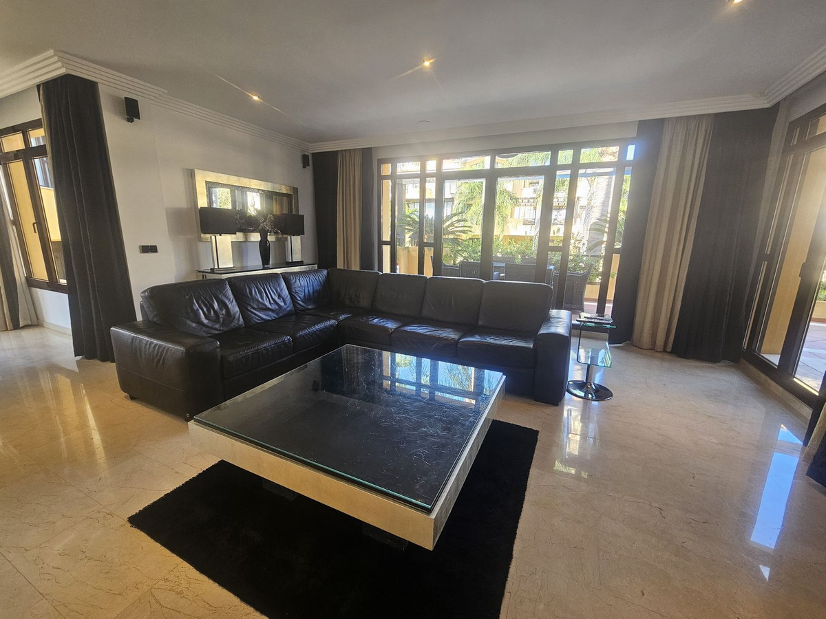 Appartement te koop in Puerto Banús | 2 slaapkamers H5523568
