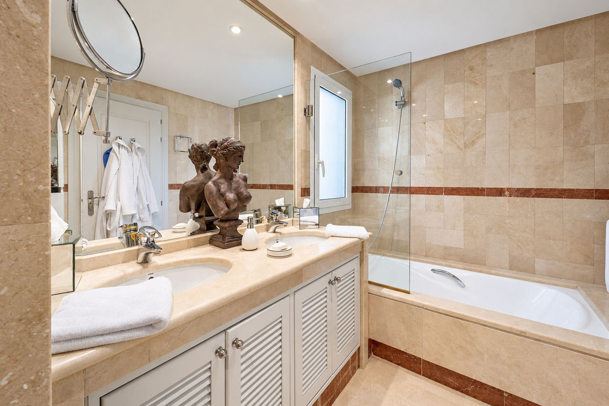 Huis te koop in Puerto Banús | 4 slaapkamers H5526928