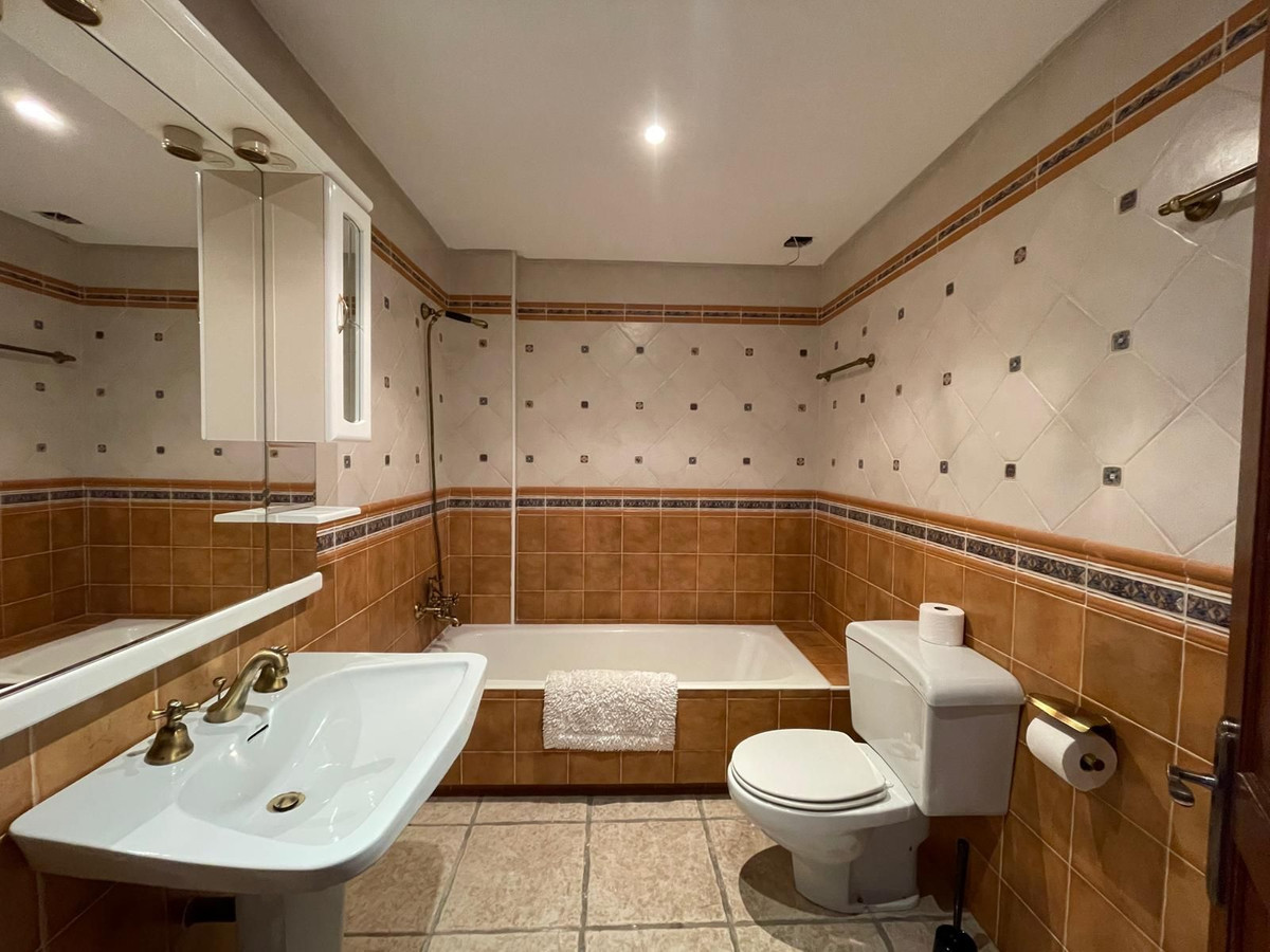 Appartement te koop in Puerto de Cabopino | 4 slaapkamers H5050021